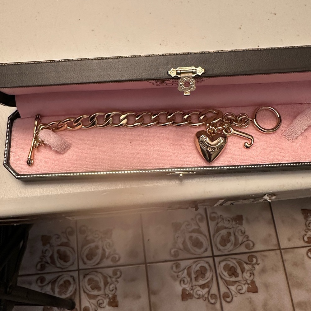Juicy Couture Gold Bracelet with Heart Charm